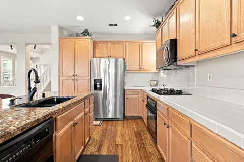 Kitchen - 921 Kennedy Pl, Tracy, CA 95377 photo 6 of 9