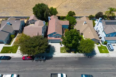 View/Area - 921 Kennedy Pl, Tracy, CA 95377 photo 5 of 13