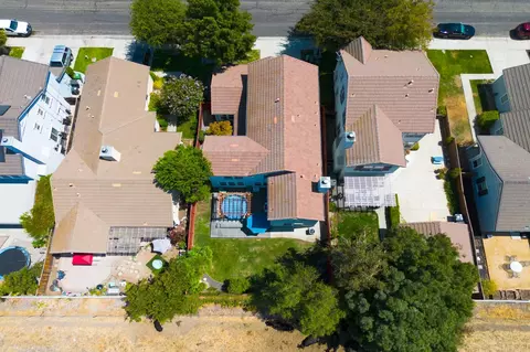 View/Area - 921 Kennedy Pl, Tracy, CA 95377 photo 7 of 13