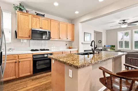 Kitchen - 921 Kennedy Pl, Tracy, CA 95377 photo 3 of 9