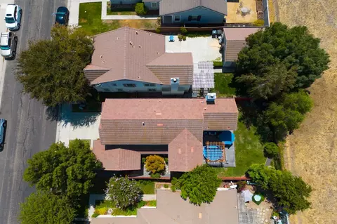 View/Area - 921 Kennedy Pl, Tracy, CA 95377 photo 3 of 13