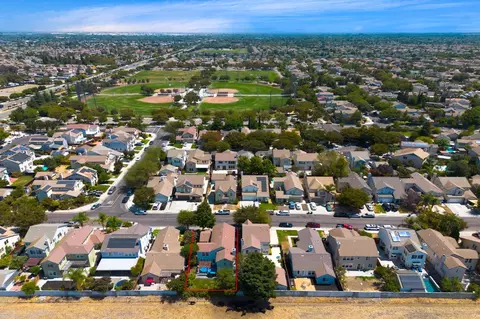 View/Area - 921 Kennedy Pl, Tracy, CA 95377 photo 12 of 13