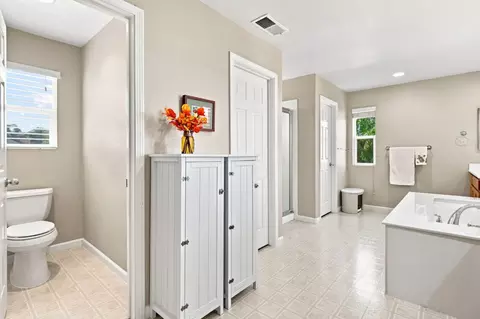 Bath - 921 Kennedy Pl, Tracy, CA 95377 photo 3 of 3