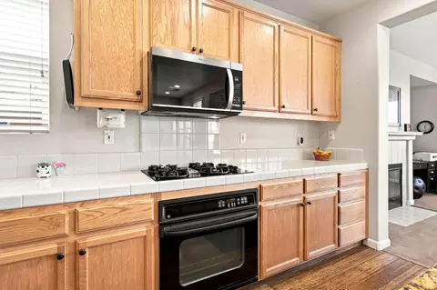 Kitchen - 921 Kennedy Pl, Tracy, CA 95377 photo 4 of 9
