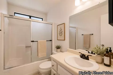 Bath - 1281 Windsor Ct, Turlock, CA 95380 photo 1 of 3