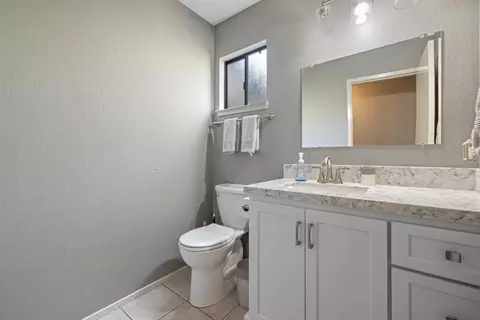 Bath - 1112 Cedar Creek Dr #2, Modesto, CA 95355 photo 1 of 3