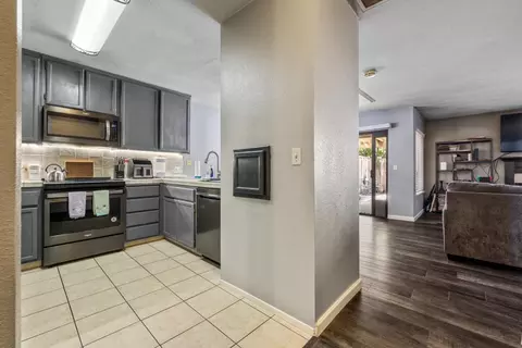 Entry Way - 1112 Cedar Creek Dr #2, Modesto, CA 95355 photo 3 of 8