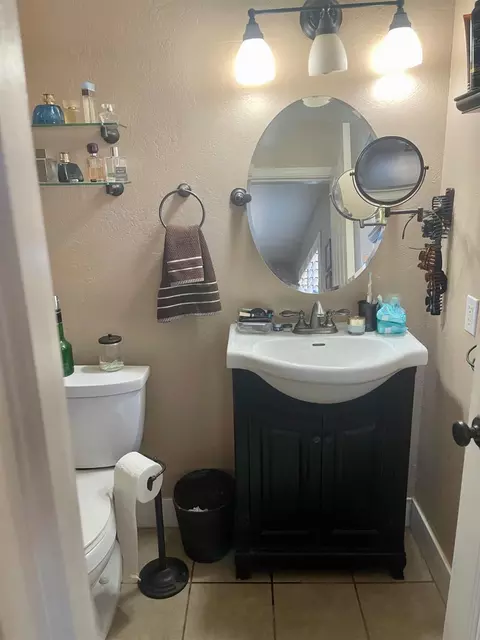 Bath - 90 W Liberty Rd, Gridley, CA 95948 photo 3 of 3