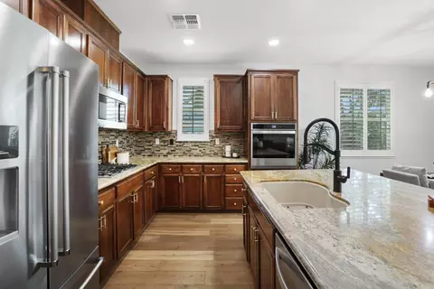 Kitchen - 1417 Sentinel Dr, Tracy, CA 95304 photo 8 of 8