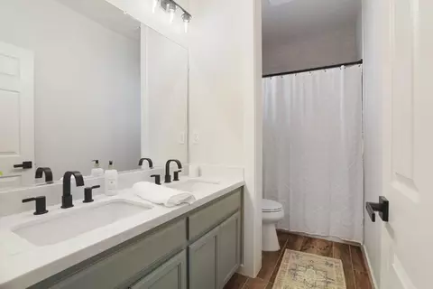 Bath - 1417 Sentinel Dr, Tracy, CA 95304 photo 4 of 5