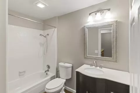 Bath - 1828 Oak Leaf Dr, Modesto, CA 95354 photo 3 of 3