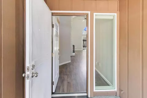 Entry Way - 1828 Oak Leaf Dr, Modesto, CA 95354 photo 1 of 3