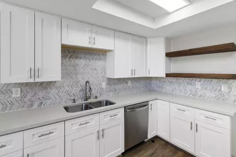 Kitchen - 1828 Oak Leaf Dr, Modesto, CA 95354 photo 3 of 4