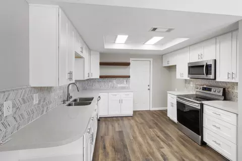 Kitchen - 1828 Oak Leaf Dr, Modesto, CA 95354 photo 2 of 4