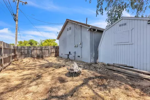 Exterior - 265 E 11th St, Lincoln, CA 95648 photo 4 of 5