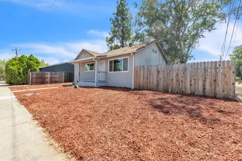 Exterior - 265 E 11th St, Lincoln, CA 95648 photo 2 of 5