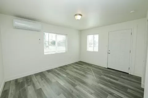 Living - 403 Stockton St, Manteca, CA 95337 photo 4 of 5