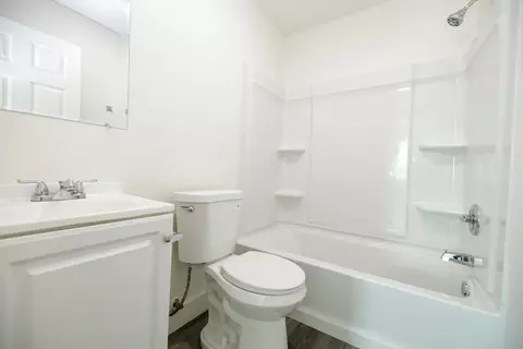 Bath - 403 Stockton St, Manteca, CA 95337 photo 1 of 2