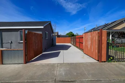 Exterior - 403 Stockton St, Manteca, CA 95337 photo 4 of 10