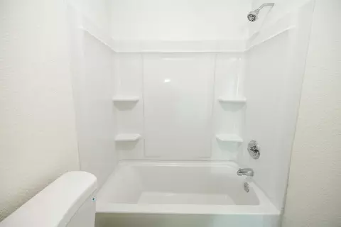 Bath - 403 Stockton St, Manteca, CA 95337 photo 2 of 2