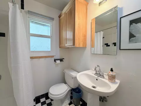 Bath - 327 J St, Davis, CA 95616 photo 2 of 4