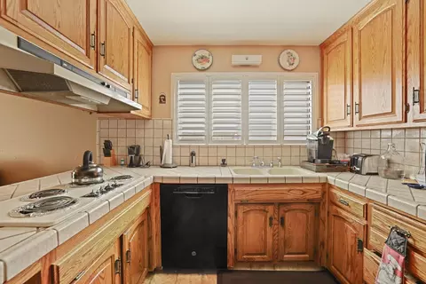 Kitchen - 213 Granada Way, Tracy, CA 95376 photo 1 of 6