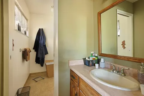 Bath - 213 Granada Way, Tracy, CA 95376 photo 4 of 5