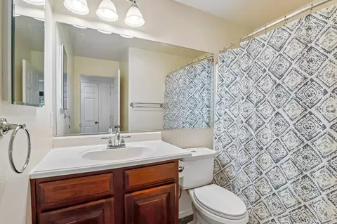 Bath - 10819 Walker Dr, Grass Valley, CA 95945 photo 3 of 4