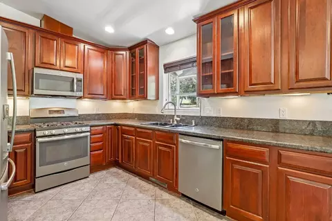 Kitchen - 10819 Walker Dr, Grass Valley, CA 95945 photo 3 of 4