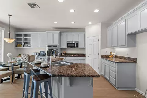 Kitchen - 2086 Shenandoah Dr, Tracy, CA 95377 photo 2 of 5