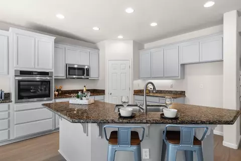Kitchen - 2086 Shenandoah Dr, Tracy, CA 95377 photo 3 of 5