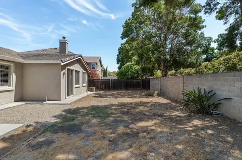 Exterior - 2086 Shenandoah Dr, Tracy, CA 95377 photo 7 of 9