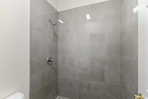 Bath - 2086 Shenandoah Dr, Tracy, CA 95377 photo 5 of 6