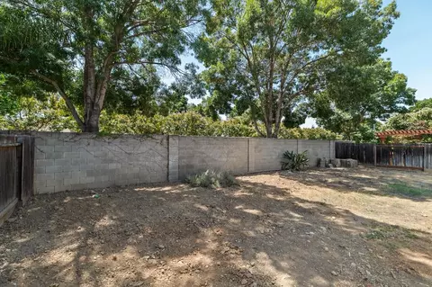 Exterior - 2086 Shenandoah Dr, Tracy, CA 95377 photo 8 of 9