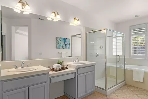 Bath - 2086 Shenandoah Dr, Tracy, CA 95377 photo 1 of 6