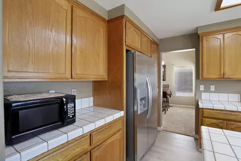 Kitchen - 1725 Mark Mead Ln, Modesto, CA 95356 photo 4 of 8