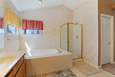 Bath - 1725 Mark Mead Ln, Modesto, CA 95356 photo 7 of 7