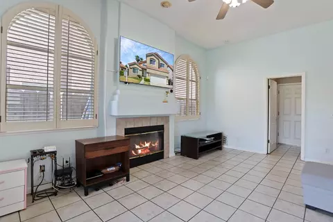 Living - 1725 Mark Mead Ln, Modesto, CA 95356 photo 2 of 3