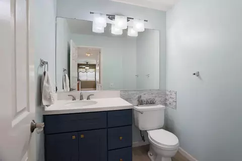 Bath - 1725 Mark Mead Ln, Modesto, CA 95356 photo 1 of 7