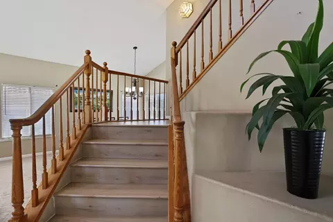 Entry Way - 1725 Mark Mead Ln, Modesto, CA 95356 photo 2 of 6