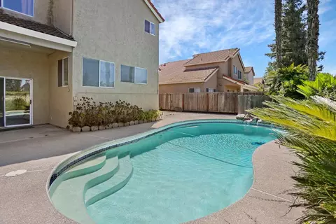 Exterior - 1725 Mark Mead Ln, Modesto, CA 95356 photo 5 of 8