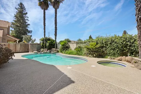Exterior - 1725 Mark Mead Ln, Modesto, CA 95356 photo 3 of 8