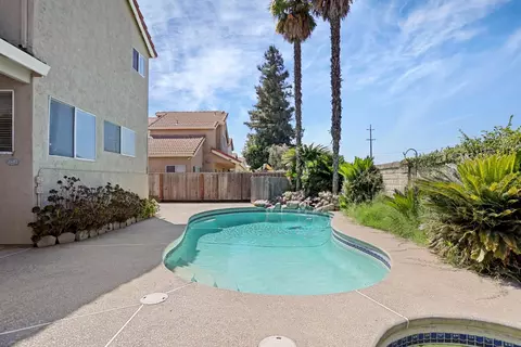 Exterior - 1725 Mark Mead Ln, Modesto, CA 95356 photo 4 of 8