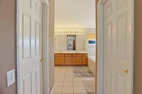 Entry Way - 1725 Mark Mead Ln, Modesto, CA 95356 photo 6 of 6