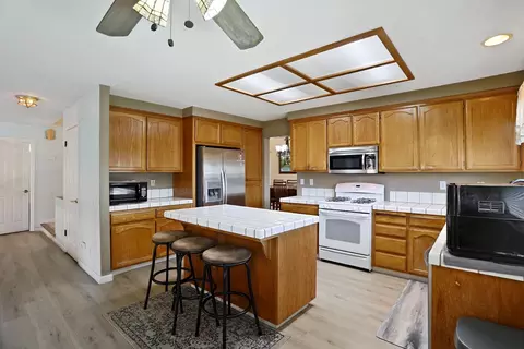 Kitchen - 1725 Mark Mead Ln, Modesto, CA 95356 photo 8 of 8