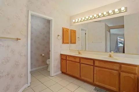 Bath - 1725 Mark Mead Ln, Modesto, CA 95356 photo 5 of 7