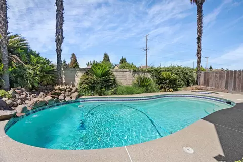 Exterior - 1725 Mark Mead Ln, Modesto, CA 95356 photo 6 of 8