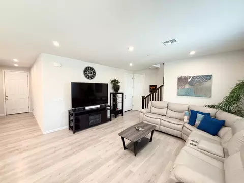 Living - 2856 Pixley Ct, Manteca, CA 95337 photo 3 of 4