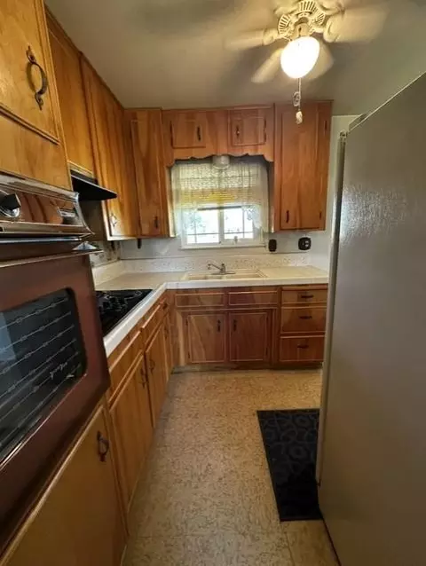 Kitchen - 1608 Thorsen Ave, Modesto, CA 95355 photo 2 of 3