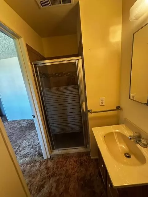 Bath - 1608 Thorsen Ave, Modesto, CA 95355 photo 3 of 3